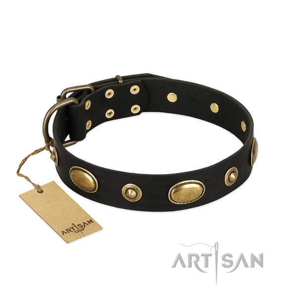 Adjustable natural leather collar for your canine